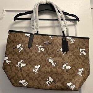 Coach X Peanuts-Snoopy City Tote in Signature Canvas